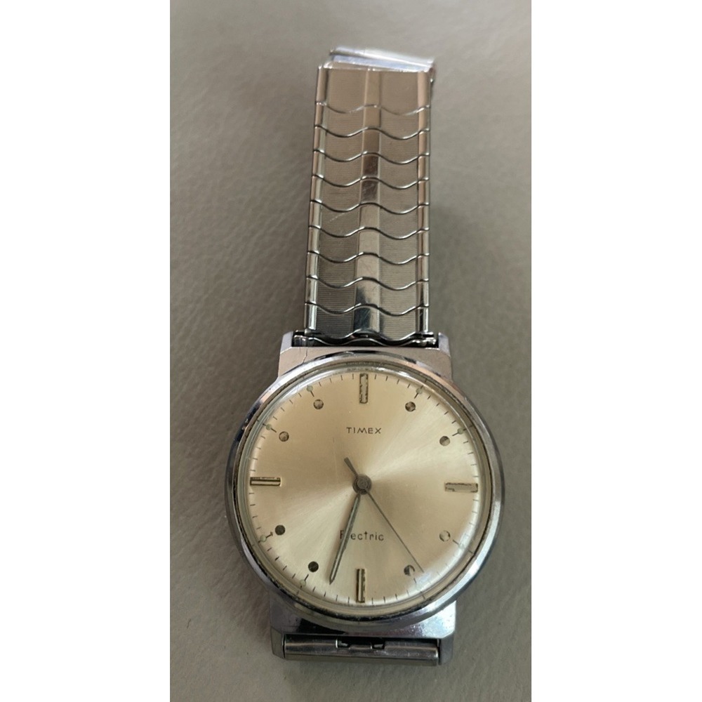 Vintage 1960s Timex Electric Men's Wristwatch *Needs Battery*
